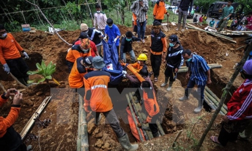 Số nạn nhân thiệt mạng trong vụ lở đất tại Indonesia tiếp tục tăng