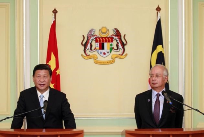 Chủ tịch Trung Quốc Tập Cận Bình và Thủ tướng Malaysia Najib Razak. (Nguồn: Reuters)