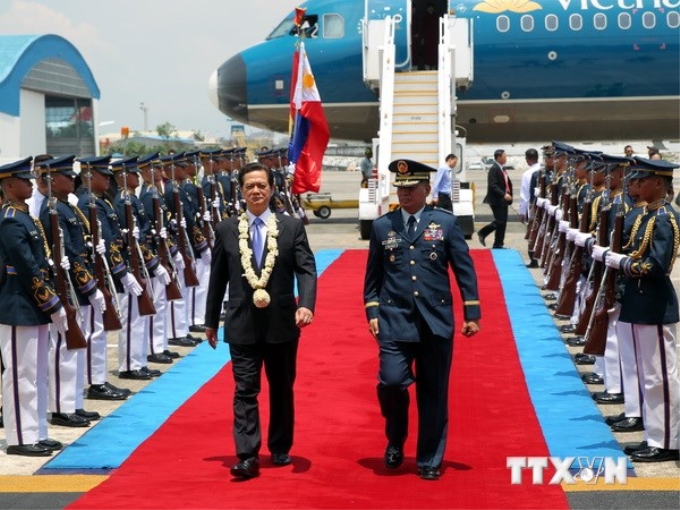 Lễ đón Thủ tướng Nguyễn Tấn Dũng tại sân bay quân sự Villamor ở Thủ đô Manila. (Ảnh: Đức Tám/TTXVN)