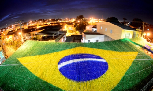 Brazil xuất hiện quốc kỳ khổng lồ chào đón World Cup 2014