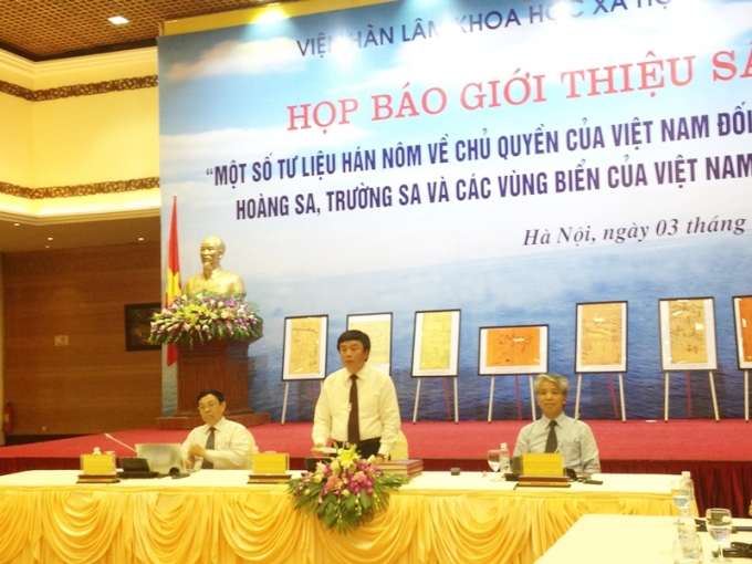 GS.TS Nguyễn Xuân Thắng phát biểu tại buổi họp báo (Ảnh: TH)