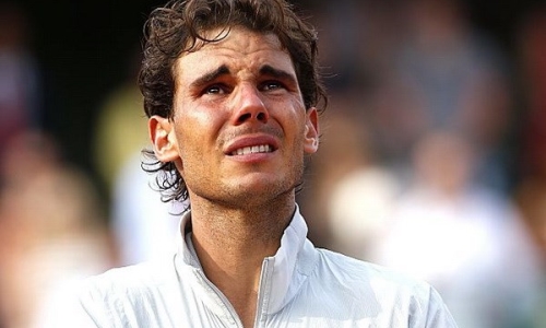 Rafael Nadal bật khóc trên bục đăng quang tại Roland Garros