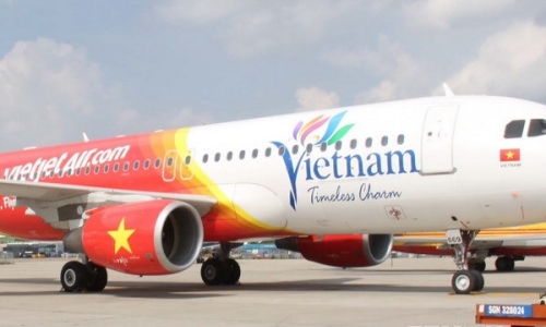 Đình chỉ tổ bay, điều phái viên của VietJet Air sau sự cố bay nhầm