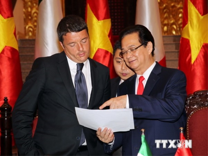 Thủ tướng Nguyễn Tấn Dũng và Thủ tướng nước Cộng hòa Italy Matteo Renzi trao đổi về tình hình trên biển Đông. (Ảnh: Đức Tám/TTXVN)