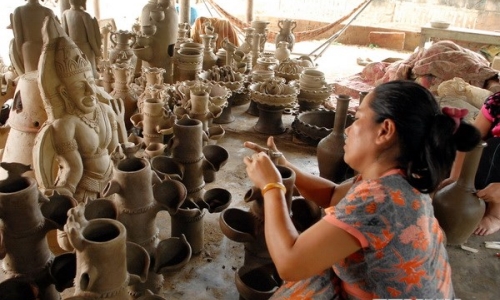 Trưng bày nghề truyền thống người Chăm ở Ninh Thuận