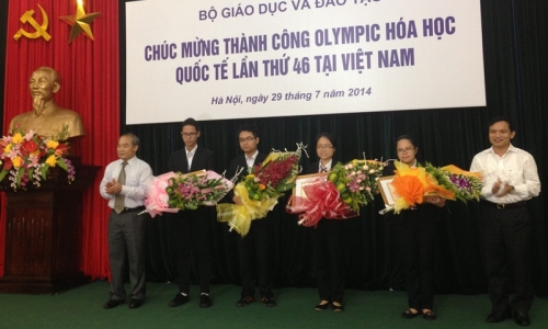 Tuyên dương các học sinh xuất sắc tại Olympic Hóa học quốc tế 2014