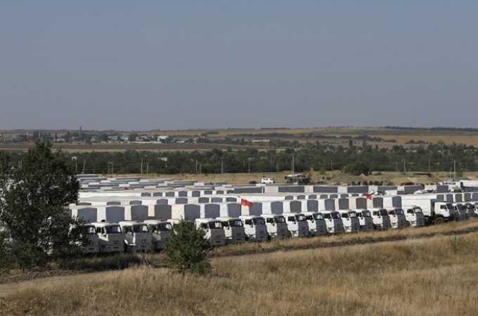 Đoàn xe cứu trợ Nga đậu ở vùng Kamensk-Shakhtinsky, gần Rostov hôm 14/8 (Nguồn: Reuters)