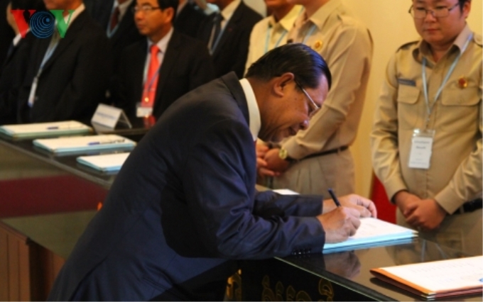 Thủ tướng Hun Sen tham dự phiên họp