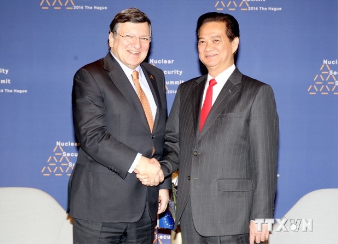 Thủ tướng Nguyễn Tấn Dũng gặp Chủ tịch EC Jose Manuel Barroso bên lề Hội nghị cấp cao An ninh Hạt nhân lần thứ ba tại La Haye (Hà Lan), tháng 3/2014. (Ảnh: TTXVN)