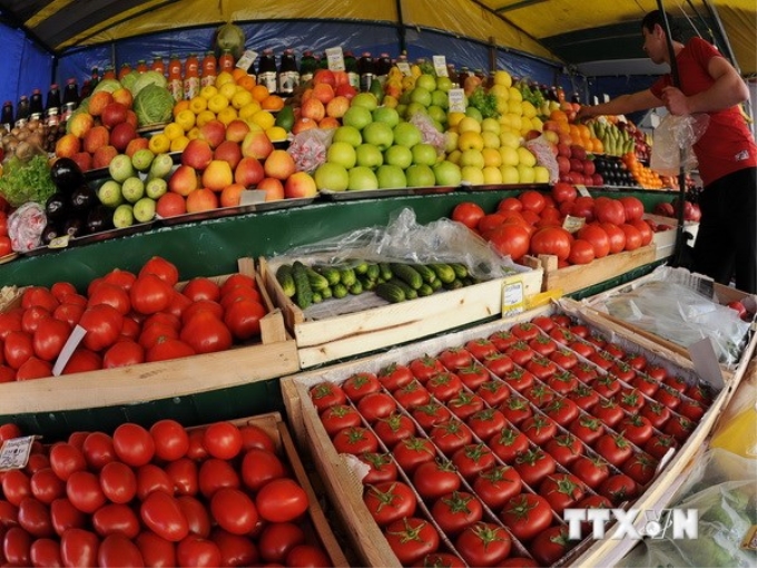 Một quầy bán hoa quả tại Moskva. (Ảnh minh họa: AFP/TTXVN)