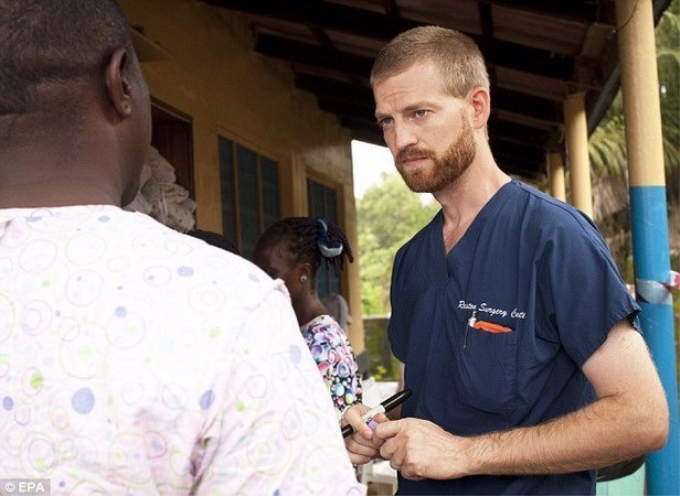 Bác sỹ Kent Brantly bị nhiễm virus Ebola tại một phòng khám tại Foya, Liberia, đã được sơ tán về Mỹ để điều trị. (Nguồn: EPA)