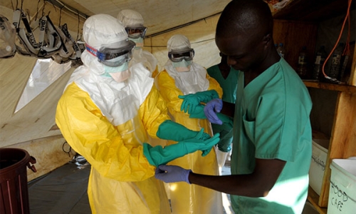 Guinea tuyên bố tình trạng khẩn cấp, 1.069 người đã chết vì Ebola