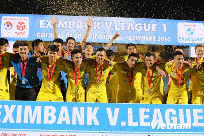 Hà Nội T&T được thưởng 2 tỷ đồng sau khi đoạt hạng Nhì V-League 2014. (Ảnh: Vietnam+)