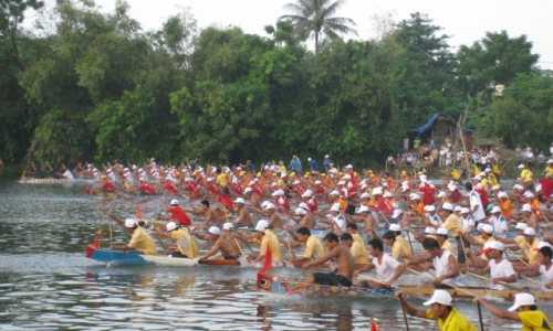 Đặc sắc lễ hội đua thuyền mừng Tết Độc lập trên quê hương Đại tướng Võ Nguyên Giáp