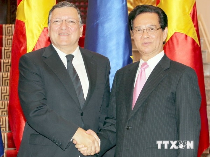 Thủ tướng Nguyễn Tấn Dũng và Chủ tịch Ủy ban châu Âu José Manuel Barroso sau khi kết thúc cuộc gặp gỡ báo chí. (Ảnh: Đức Tám/TTXVN)