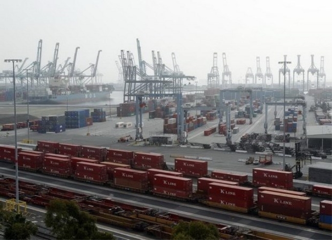 Các container hàng tại cảng Long Beach. (Nguồn: Reuters)