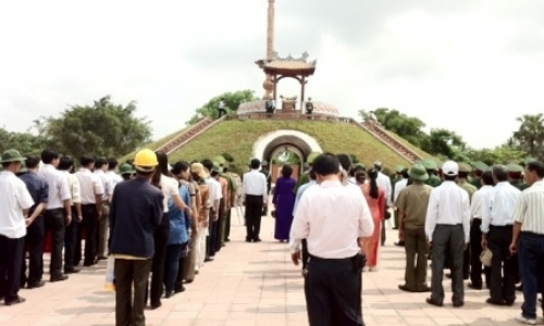 Sáng tác điêu khắc đá “Thành cổ Quảng Trị - Bất tử và hồi sinh”