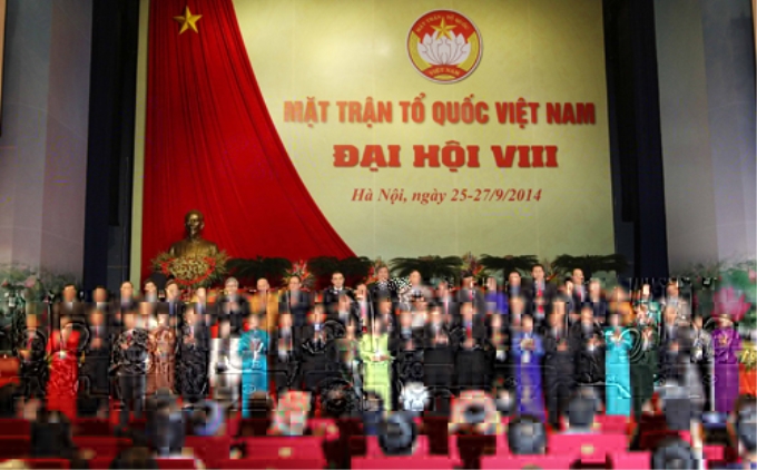 Đoàn Chủ tịch UBTƯ MTTQ Việt Nam khóa VIII, nhiệm kỳ 2014 – 2019, ra mắt Đại hội. Ảnh: TTXVN.