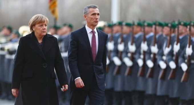 Thủ tướng Angela Merkel và Tổng thư ký Jens Stoltenberg. (Nguồn: Reuters)