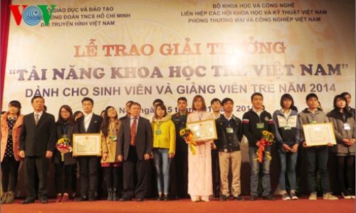 Hơn 300 đề tài đoạt giải “Tài năng khoa học trẻ Việt Nam” 2014