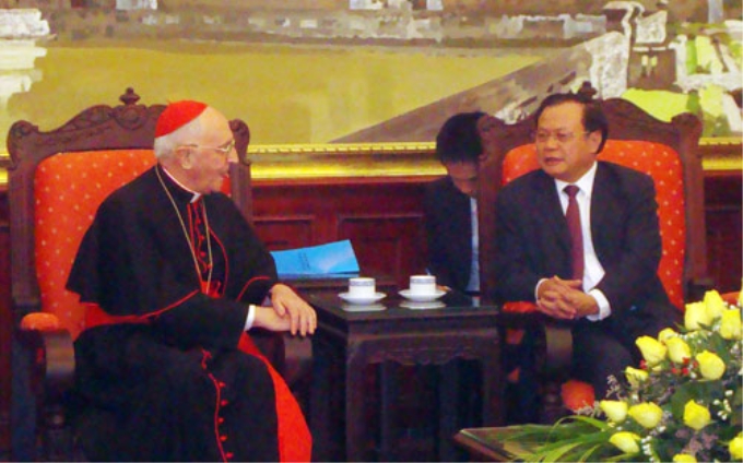 Bí thư Thành ủy Phạm Quang Nghị tiếp Hồng y Fernando Filoni, Bộ trưởng Bộ Truyền giáo Tòa thánh Vatican. (Ảnh: Báo Hà Nội Mới)