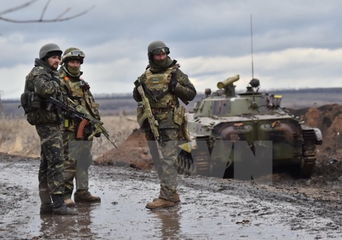 Binh sỹ quân đội Ukraine tại khu vực chiến sự ở ngoại ô thành phố Debaltseve, vùng Donetsk, miền đông Ukraine. (Nguồn: AFP/TTXVN)