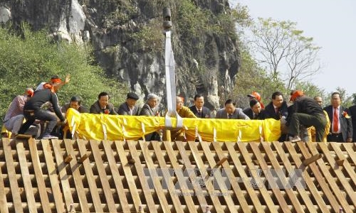 Ông Nguyễn Thiện Nhân dự lễ khánh thành Chính điện Tam Bảo Chùa Hang