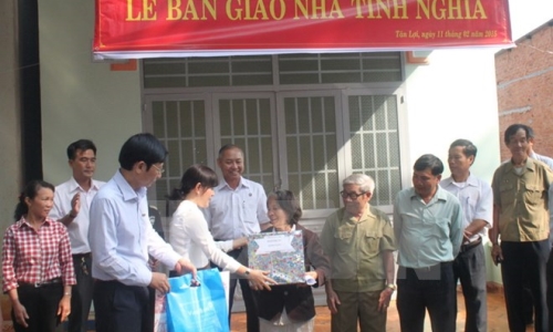 Quảng Ngãi bàn giao 3.000 ngôi nhà cho gia đình người có công