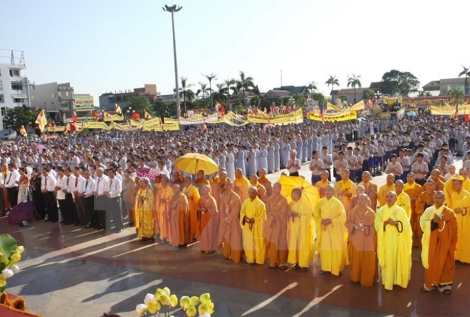 Tăng ni, Phật tử tham dự lễ Phật đản tại Quảng Trị. (Ảnh minh họa: TTXVN)