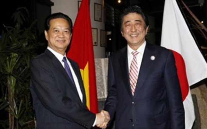 Thủ tướng Nguyễn Tấn Dũng và Thủ tướng Nhật Bản Shinzo Abe (Ảnh: TTXVN)