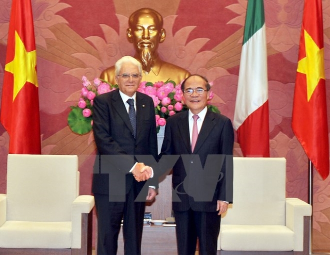 Chủ tịch Quốc hội Nguyễn Sinh Hùng hội kiến Tổng thống Cộng hòa Italy, ngài Sergio Mattarella sang thăm cấp Nhà nước Việt Nam. (Ảnh: TTXVN)