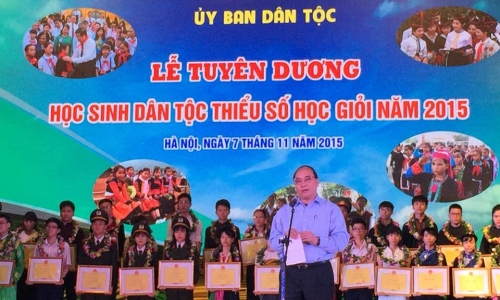 Tôn vinh 122 học sinh dân tộc thiểu số học giỏi năm 2015