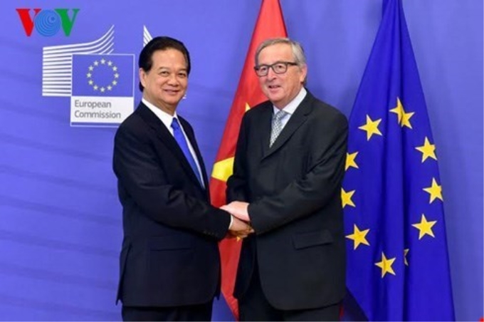 Thủ tướng Nguyễn Tấn Dũng và Chủ tịch Ủy ban Châu Âu Jean-Claude Juncker.