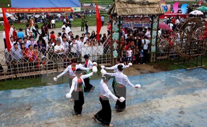 Biểu diễn văn nghệ tại hội trại của đồng bào dân tộc Mường. Ảnh minh họa. (Nguồn: TTXVN)