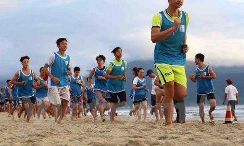 8.000 người tham gia chạy bộ “Đôi chân trần trên biển Đà Nẵng"