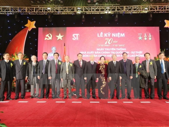 Tổng Bí thư Nguyễn Phú Trọng với các đại biểu dự lễ kỷ niệm. (Ảnh: TTXVN)