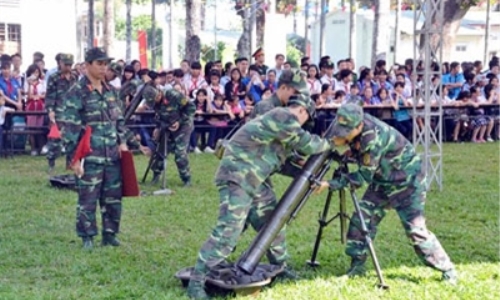 Ngày hội “Em yêu chú bộ đội Cụ Hồ”