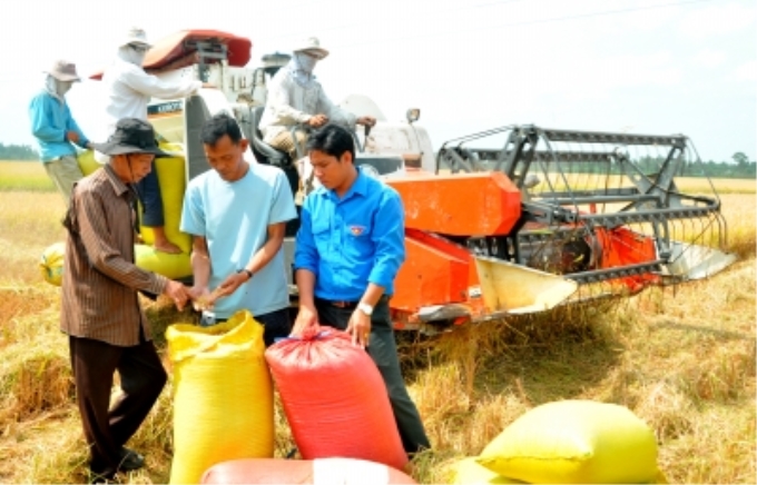 Đưa phương tiện, khoa học - kỹ thuật vào sản xuất, góp phần nâng cao thu nhập của nông dân huyện Trần Văn Thời - Cà Mau