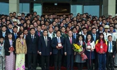 Chủ tịch Quốc hội Nguyễn Sinh Hùng gặp mặt đại biểu Tài năng trẻ Việt Nam