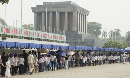 Gần 25.000 người thăm Lăng Bác dịp Tết Nguyên đán