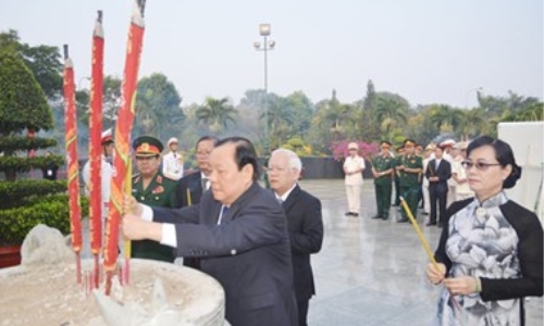 Lãnh đạo TP.Hồ Chí Minh dâng hương, dâng hoa Chủ tịch Hồ Chí Minh