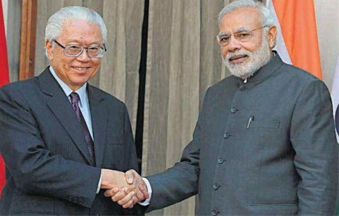 Tổng thống Singapore Tony Tan Keng Yam (phải) cùng Thủ tướng Ấn Độ Narendra Modi trong cuộc gặp hôm 9/2.