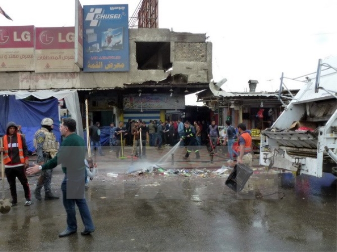 Hiện trường vụ đánh bom tại nhà hàng ở New Baghdad ngày 7/2. (Nguồn: AFP)