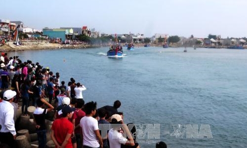 Lễ hội ra quân nghề cá tại cửa biển Sa Huỳnh