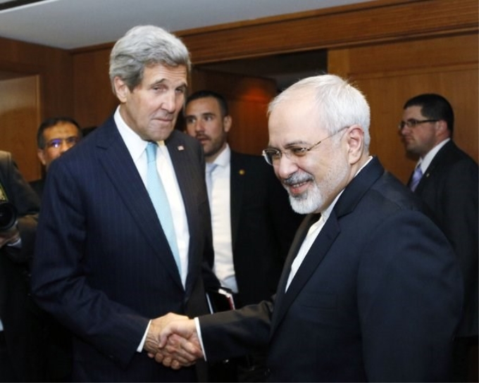 Ngoại trưởng Mỹ John Kerry và người đồng cấp Iran Mohammed Javad Zarif. (Nguồn: nytimes.com)