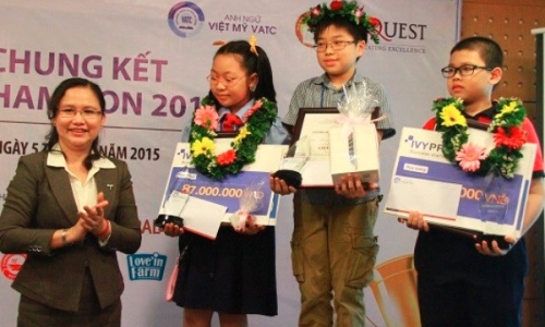 Học sinh Hà Nội bội thu giải nhất cuộc thi English Champion 2015