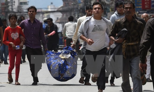 Sứ quán Việt Nam tại Ấn Độ nỗ lực hỗ trợ du khách Việt bị kẹt tại Nepal