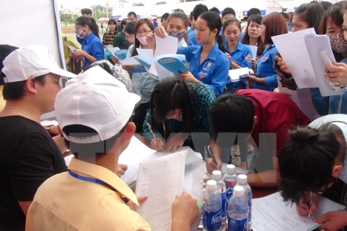 Đoàn viên, thanh niên tham gia đăng ký tuyển dụng. (Ảnh minh họa: Đức Thọ/TTXVN)