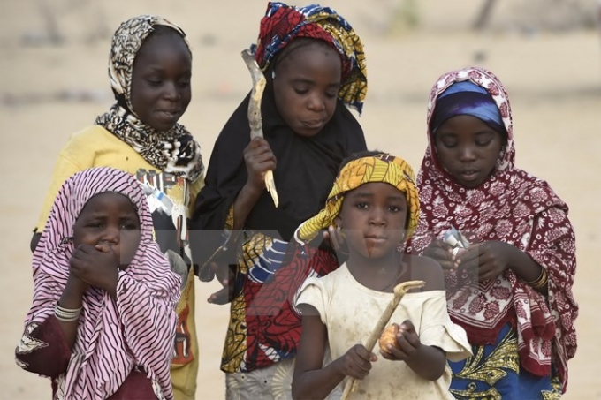 Các bé gái Nigeria tại một trại tị nạn ở Baga Sola, Cộng hòa Chad. (Nguồn: AFP/TTXVN)