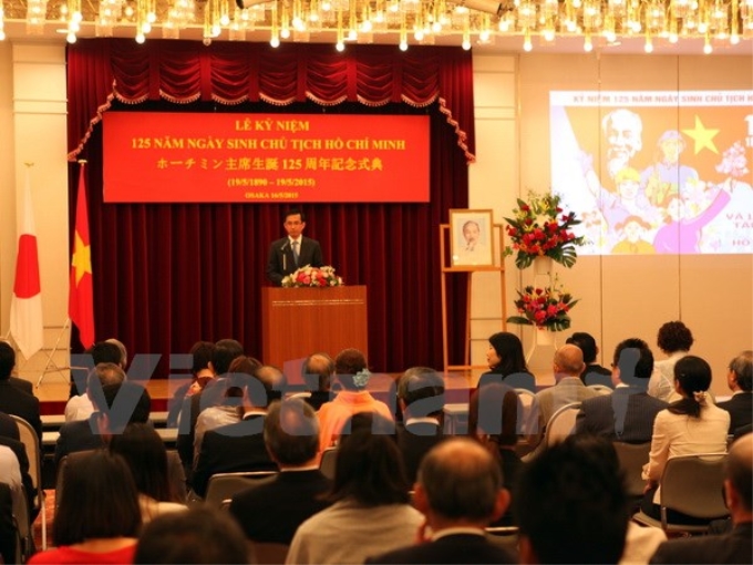 Tổng Lãnh sự Trần Đức Bình phát biểu tại lễ kỷ niệm. (Ảnh: Vietnam+)